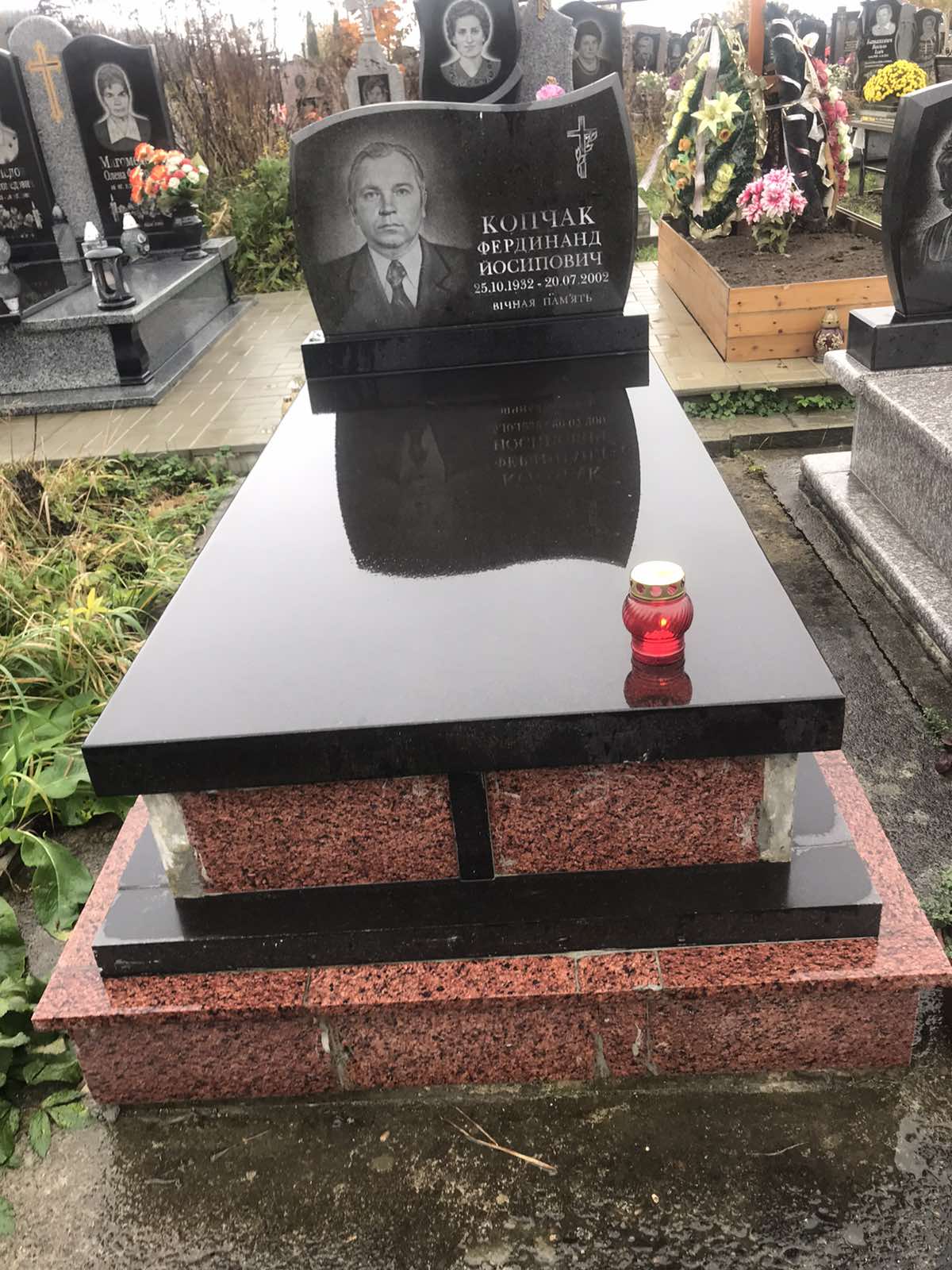 Polished family memorial